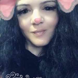 Meet your Posher, Lora